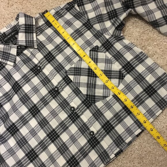 Streetwear Society Boxy Cropped Plaid Button Down Shirt - Picture 15 of 16